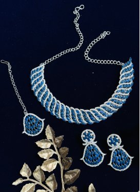 Opulent Blue and White Alloy Necklace Set For Ceremonial