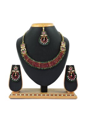 Outstanding Alloy Gold Rodium Polish Stone Work Green and Red Necklace Set
