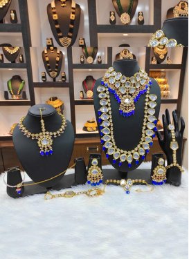 Outstanding Blue and White Brass Gold Rodium Polish Bridal Jewelry For Ceremonial