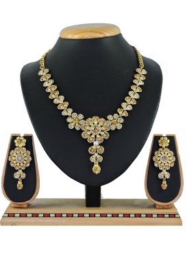 Outstanding Gold and White Stone Work Alloy Gold Rodium Polish Necklace Set