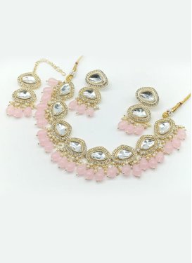 Outstanding Gold Rodium Polish Alloy Salmon and White Necklace Set