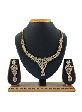 Outstanding Gold Rodium Polish Stone Work Necklace Set