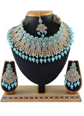 Praiseworthy Alloy Firozi and White Necklace Set For Ceremonial