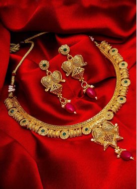 Praiseworthy Alloy Stone Work Necklace Set