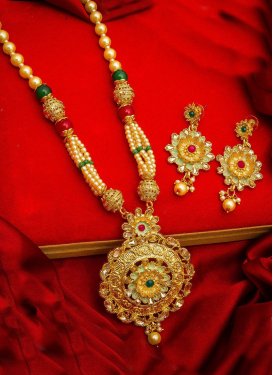 Precious Gold Rodium Polish Alloy Necklace Set For Ceremonial