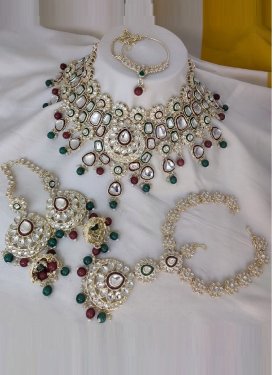 Precious Green and Maroon Alloy Necklace Set