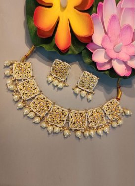 Pretty Gold Rodium Polish Necklace Set For Ceremonial