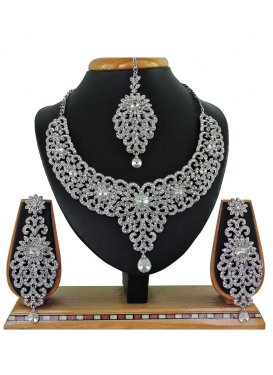 Pretty Silver Color and White Silver Rodium Polish Necklace Set For Ceremonial
