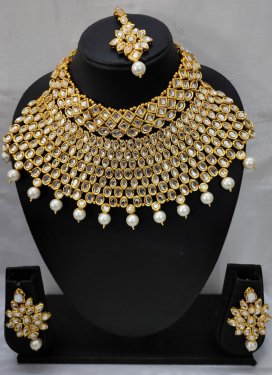 Regal Cream and Off White Alloy Necklace Set