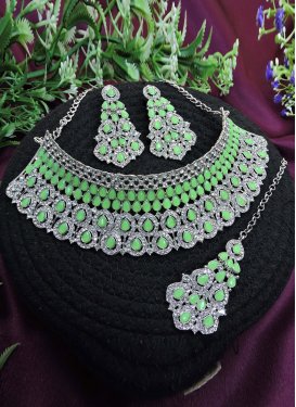 Regal Stone Work Alloy Necklace Set For Ceremonial
