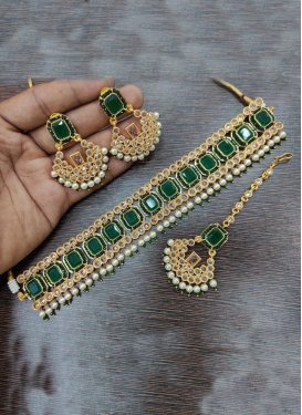 Royal Bottle Green and White Alloy Necklace Set For Ceremonial