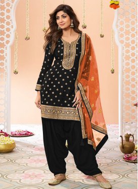 Shilpa Shetty Embroidered Work Punjabi Salwar Suit For Ceremonial in Black