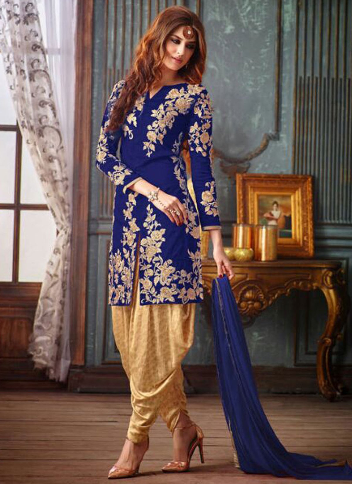 Snazzy Banarasi Silk Patiala Style Punjabi Salwar Kameez