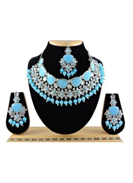 Sumptuous Alloy Firozi and White Necklace Set For Party