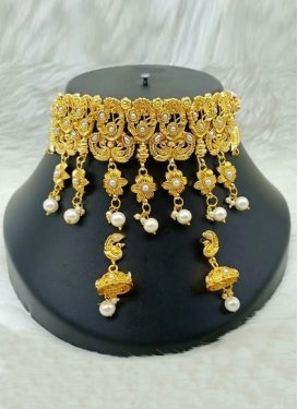 Sumptuous Alloy Gold and White Necklace Set For Ceremonial