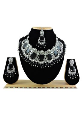 Sumptuous Black and White Beads Work Necklace Set