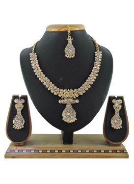 Sumptuous Gold Rodium Polish Beads Work Alloy Necklace Set For Ceremonial