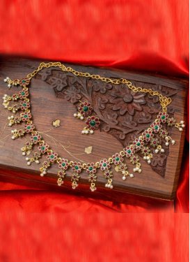 Sumptuous Green and Maroon Jewellery Set For Ceremonial