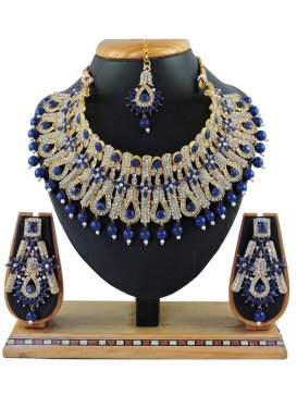 Sumptuous Navy Blue and White Alloy Gold Rodium Polish Necklace Set For Bridal