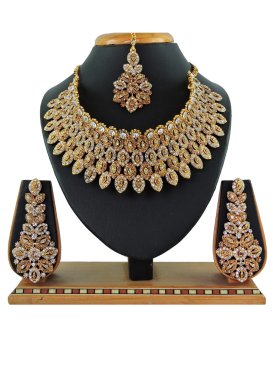 Superb Gold and White Alloy Jewellery Set For Ceremonial