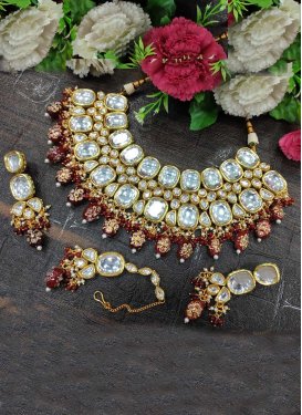Superb Gold Rodium Polish Beads Work Alloy Maroon and White Necklace Set For Ceremonial