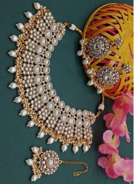Superb Gold Rodium Polish Beads Work Alloy Necklace Set
