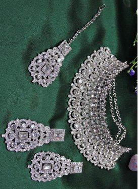 Swanky Alloy Silver Rodium Polish Necklace Set For Ceremonial
