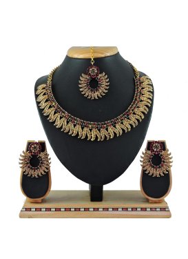 Swanky Stone Work Black and Gold Necklace Set for Ceremonial