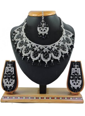 Trendy Alloy Silver Rodium Polish Stone Work Black and White Necklace Set