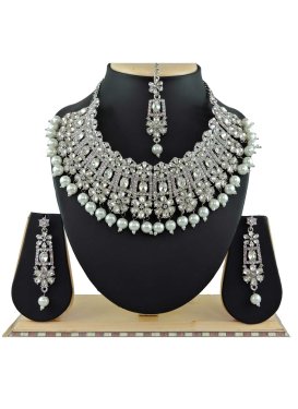 Trendy Diamond Work Alloy Silver Rodium Polish Necklace Set For Party