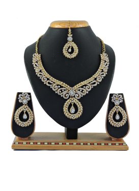 Trendy Stone Work Necklace Set For Ceremonial