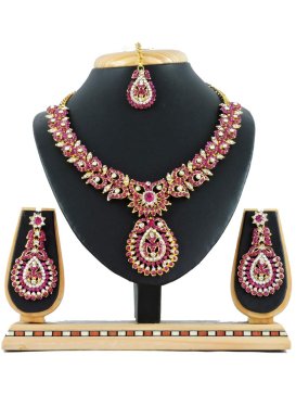 Trendy Stone Work Rose Pink and White Alloy Necklace Set