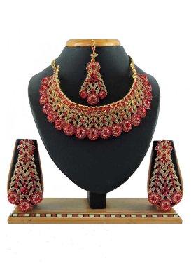 Versatile Alloy Gold and Red Necklace Set