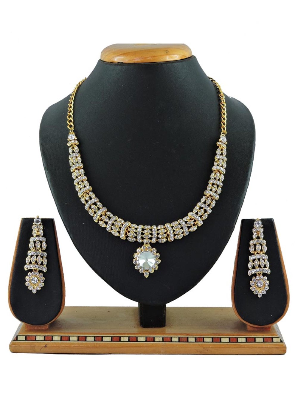 Versatile Alloy Gold and White Necklace Set For Festival