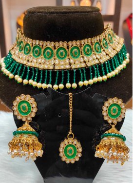 Versatile Alloy Green and Off White Kundan Work Necklace Set