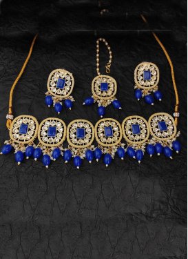 Alluring Moti Work Blue and White Gold Rodium Polish Necklace Set