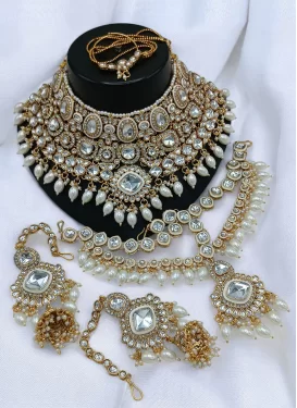 White Alloy Gold Rodium Polish Necklace Set For Party