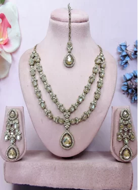 White Alloy Necklace Set